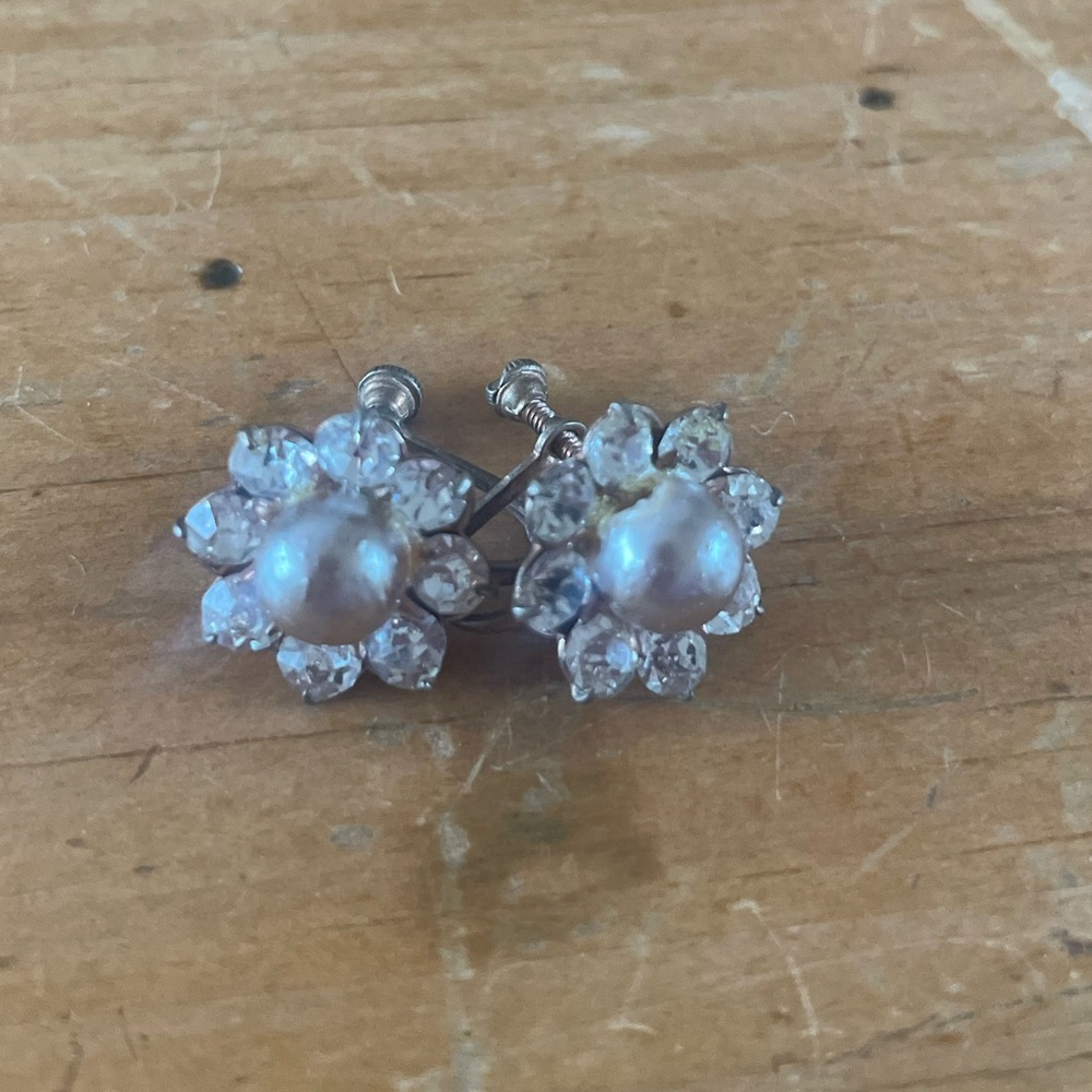 Vintage 1950s rhinestone flower screwback earrings